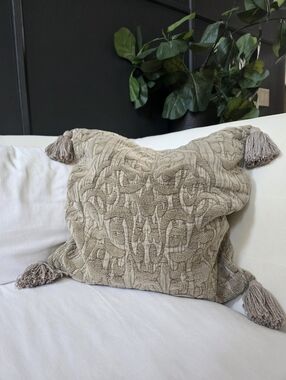 Pottery Barn Taupe 3D Texture Tassels Accent Pillow Cover 21x22 Linen Blend